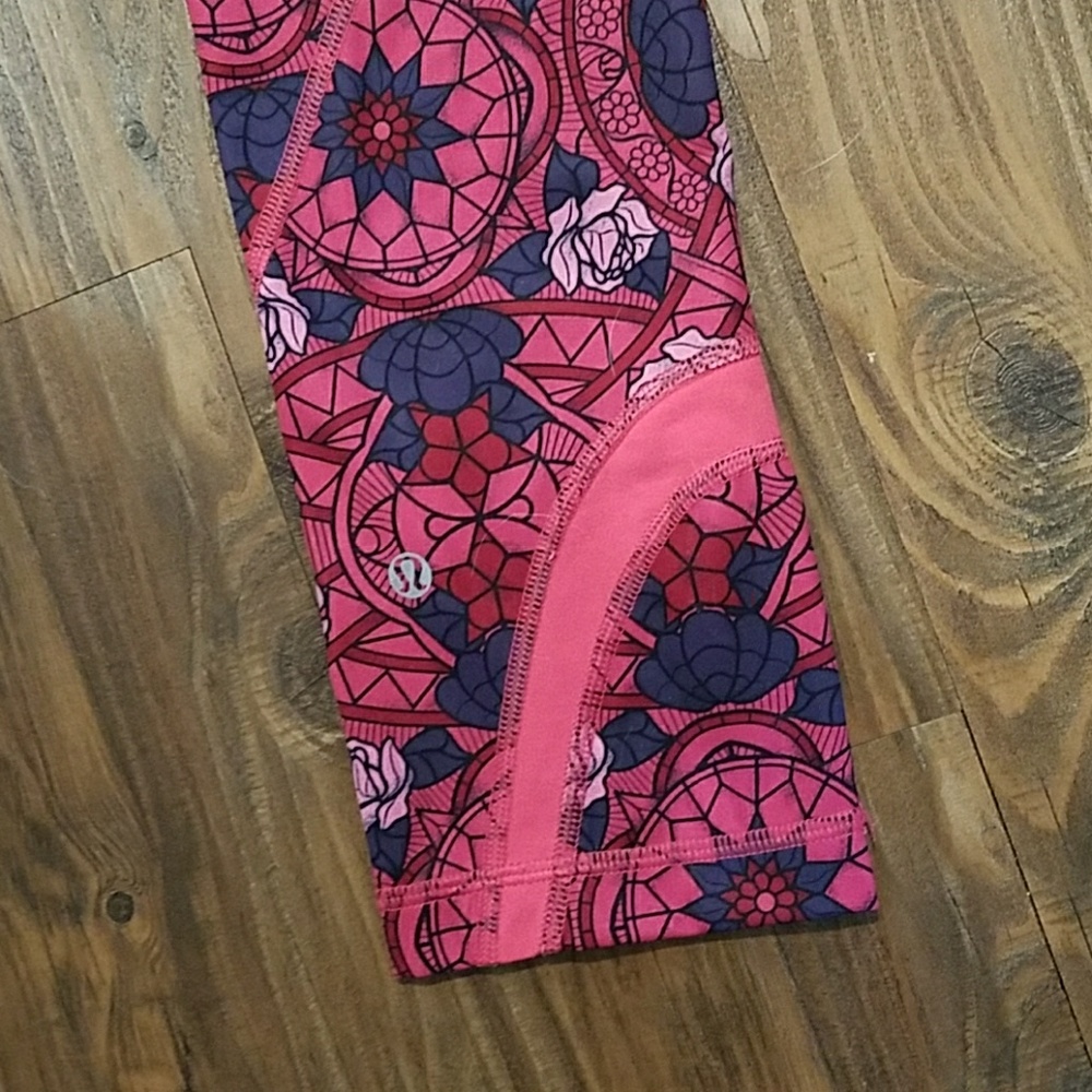 Lululemon RARE Crop size 4 - Picture 4 of 4